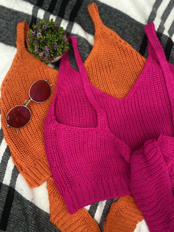 Top crop a costine in maglia leggera